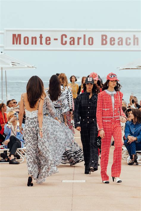 defile chanel plage|Ce qu'il faut retenir de la croisière Chanel 2022.